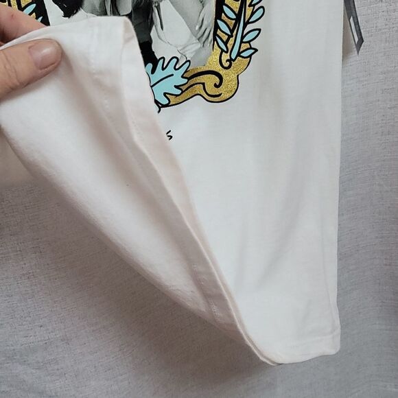 NWT F.R.I.E.N.D.S Teeshirt    - Picture 5 of 9